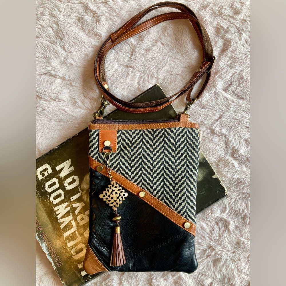 Vaan & Co Carter Crossbody Bag- Canvas & Leather